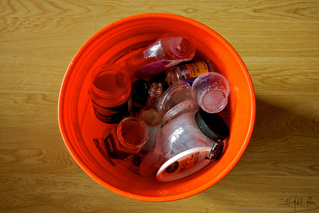 five gallon bucket recycling bin